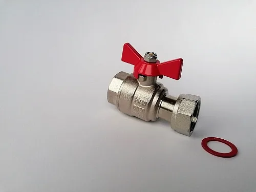 Кран шаровой бабочка 20 (3/4") ВР с накидной гайкой TIM
